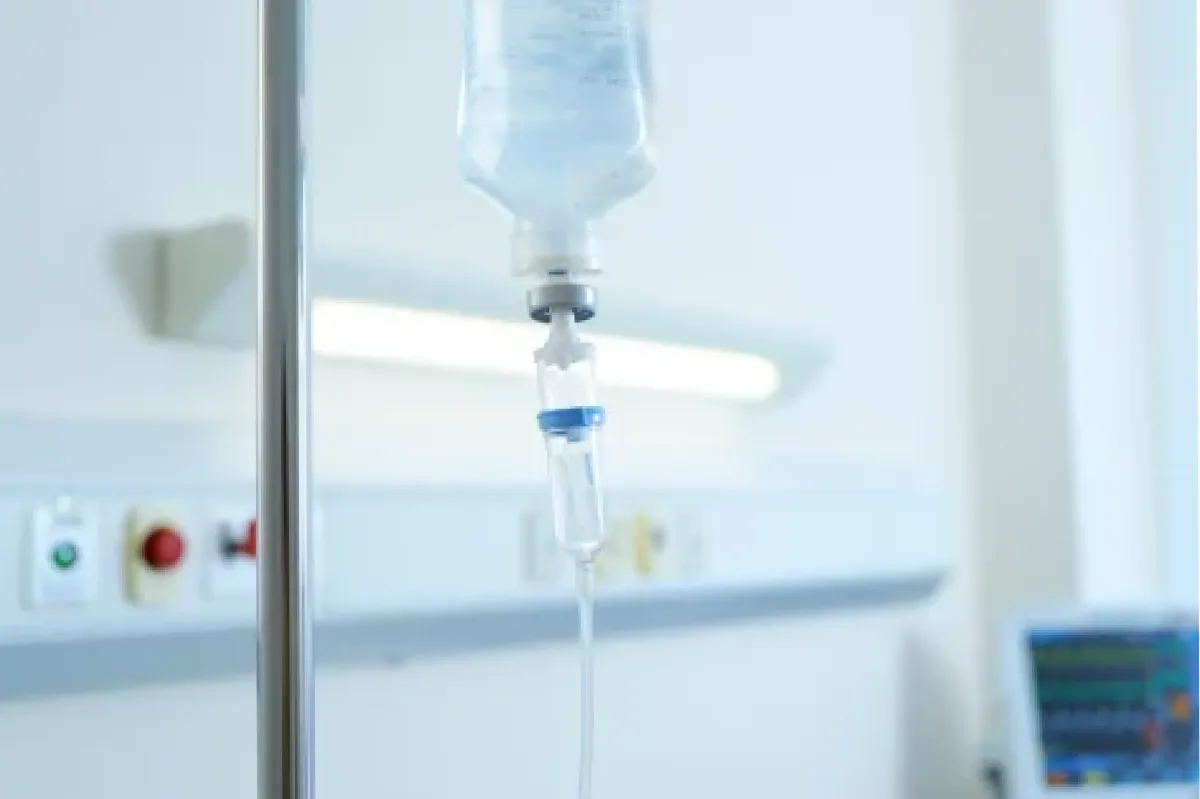 Медицинская капельница в клинике
